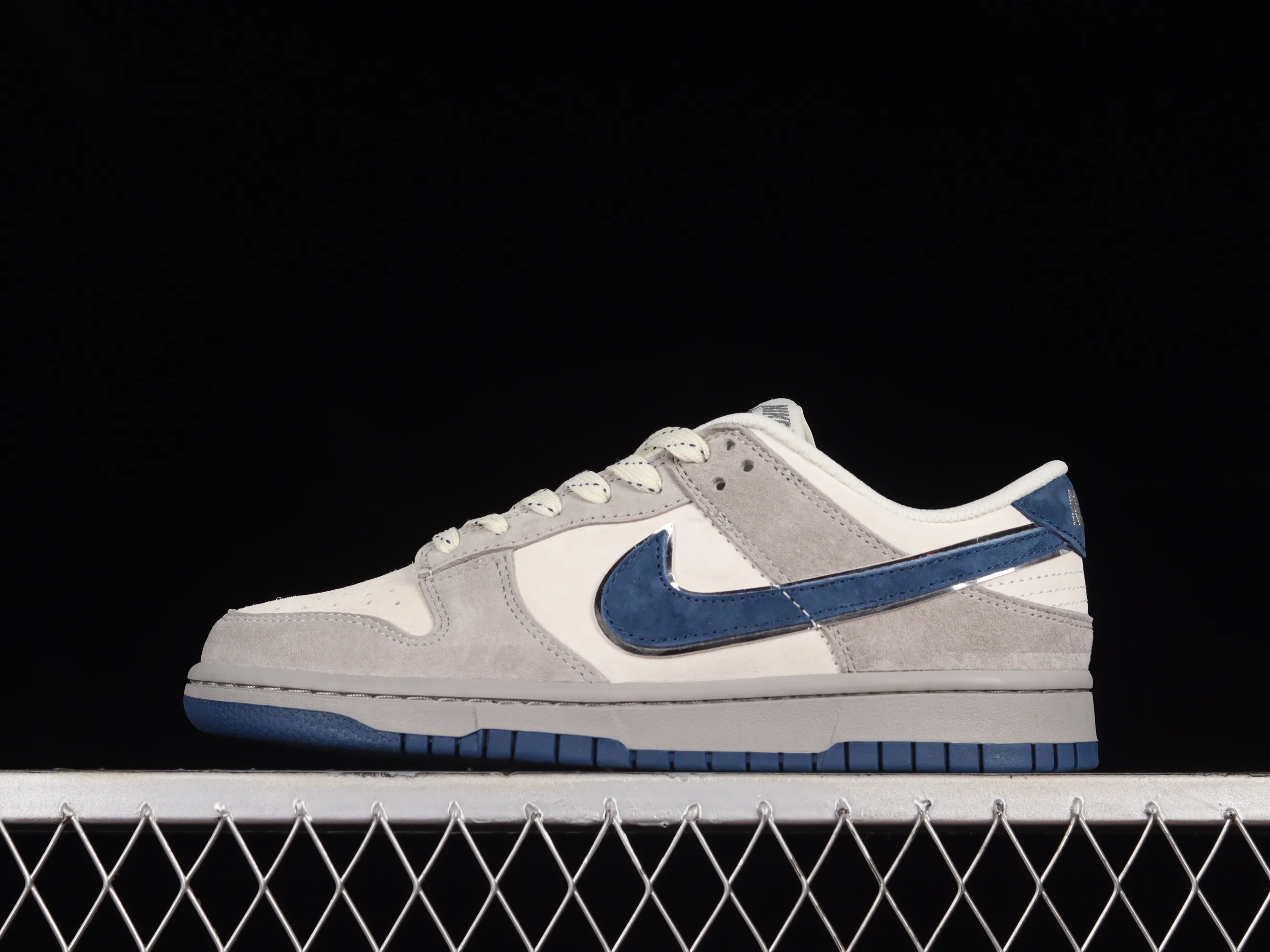 All Categories Nk SB Dunk Series Nk SB Dunk Low Low-top sneakers Otomo Katsuhiro x Nk SB Dunk Low "Steamboy OST" Creative customization collaboration Otomo Katsuhiro joint SB low-top sports and leisure sneakers FF0918-012